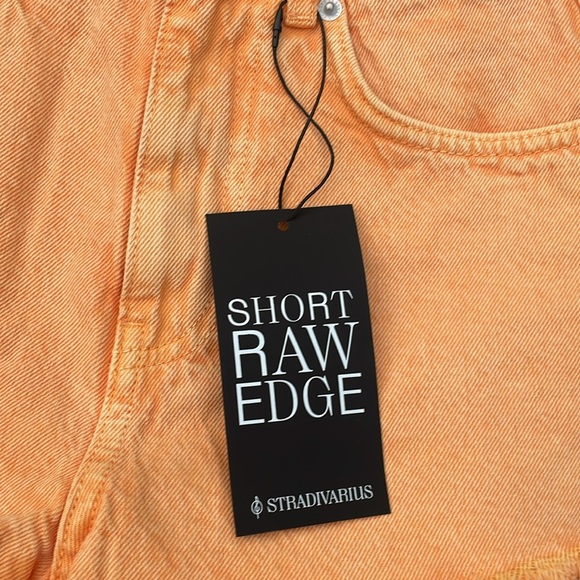 NWT Stradivarius Short Raw Edge Denim Jean Shorts - Picture 2 of 9
